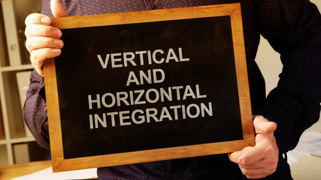 Horizontal integration vs. vertical integration